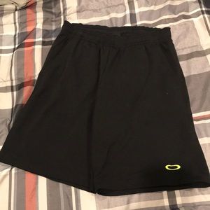 *Brand new mens Oakley shorts*